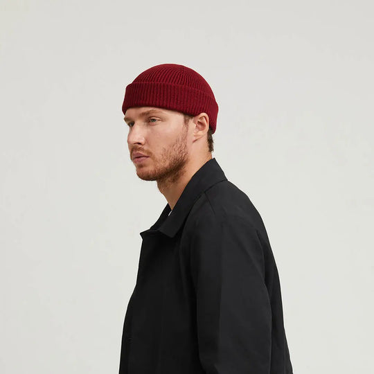 WINE RED SHORT BEANIE