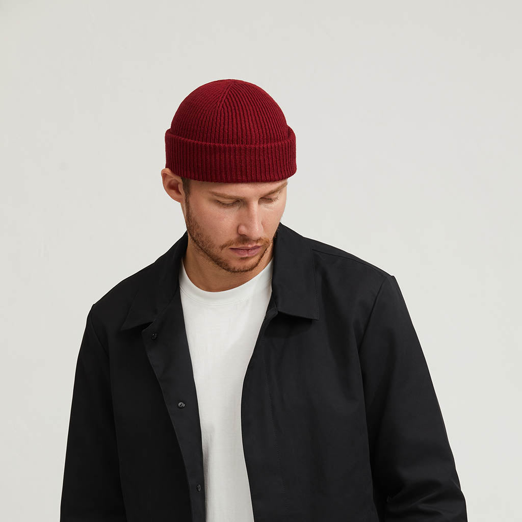 WINE RED SHORT BEANIE